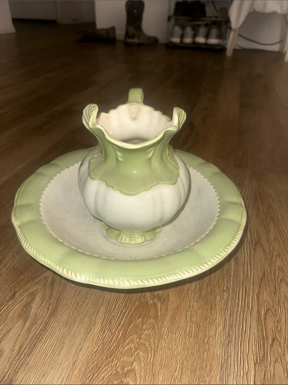Floral Ceramic Pitcher and Basin Set — Green and White - Picture 4 of 4